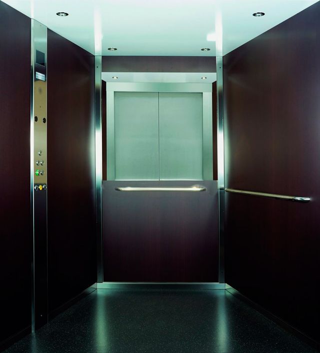 Ascensores Iruña ascensor marrón 