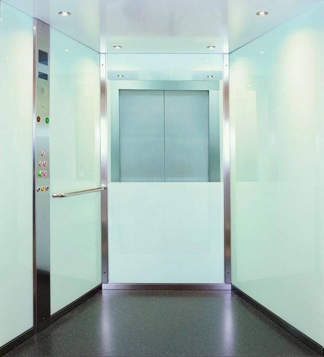 Ascensores Iruña ascensor blanco con detalles gris 